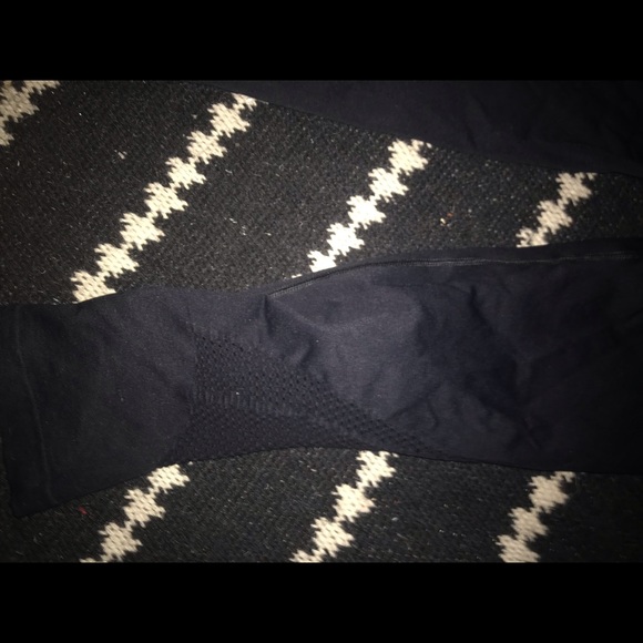 athleta high waisted spandex compression capris(M) - Picture 5 of 8